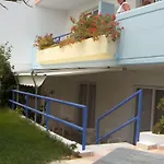 Irinna Aparthotel 3*