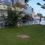 Irinna Aparthotel 3*
