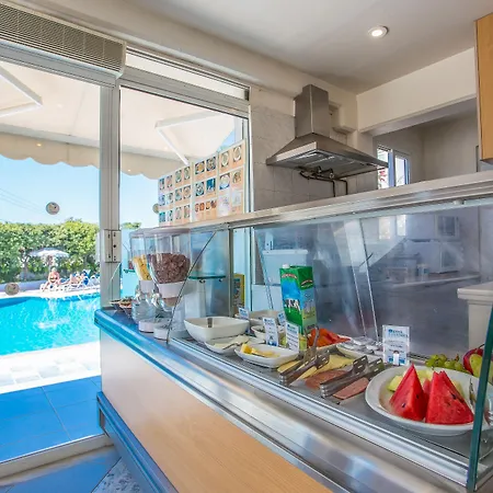 מלון דירות Irinna 3*