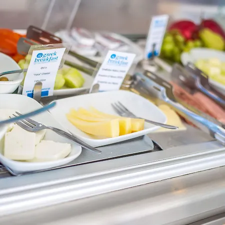 Irinna מלון דירות פליראקי