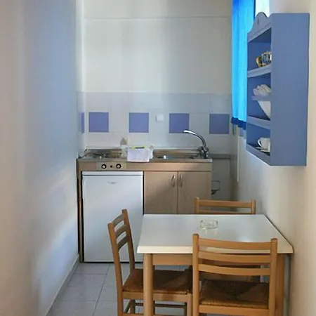 מלון דירות Irinna פליראקי