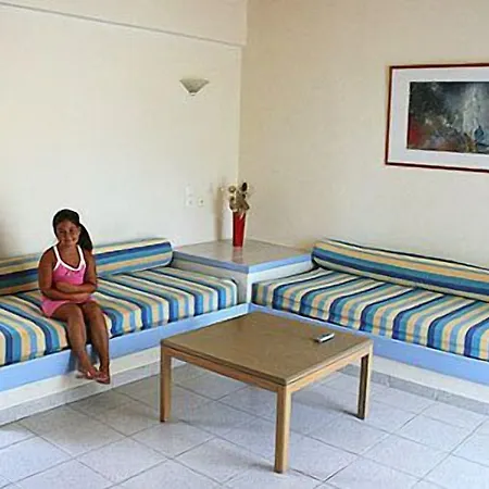 מלון דירות Irinna פליראקי