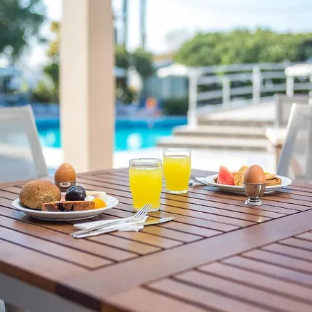 Irinna Aparthotel