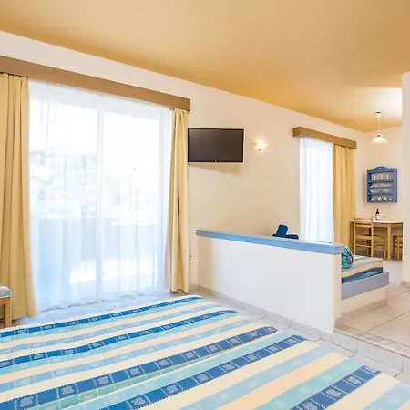 מלון דירות Irinna