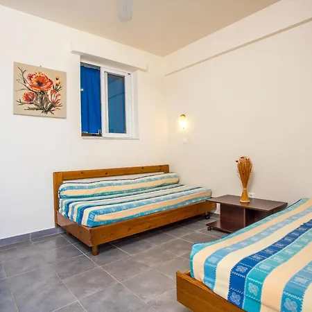 מלון דירות Irinna פליראקי