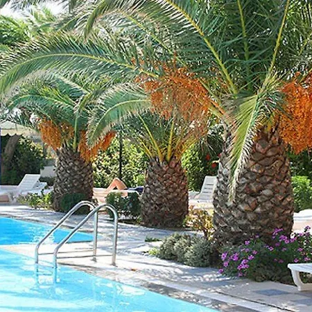 Irinna Aparthotel 3*