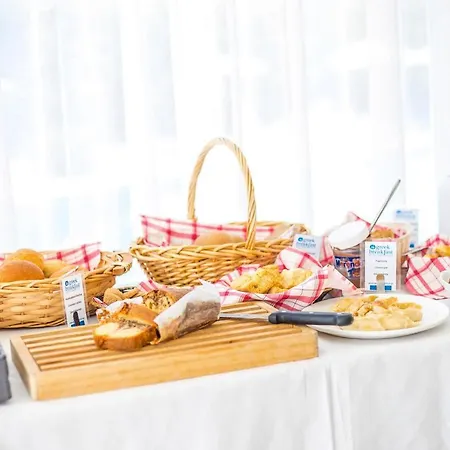 Irinna Apartmanhotel 3*