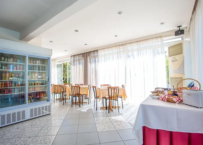 Irinna Apartmanhotel Faliráki