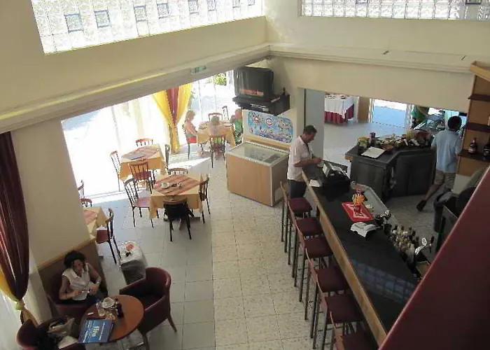 Irinna Apartmanhotel 3*