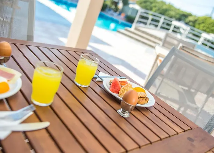 Irinna Apartmanhotel 3*